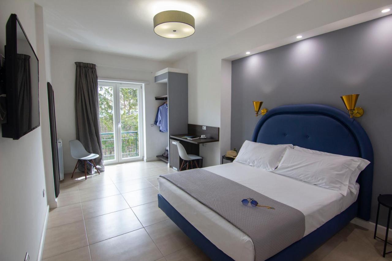 Mako Sorrento Suites Exterior photo